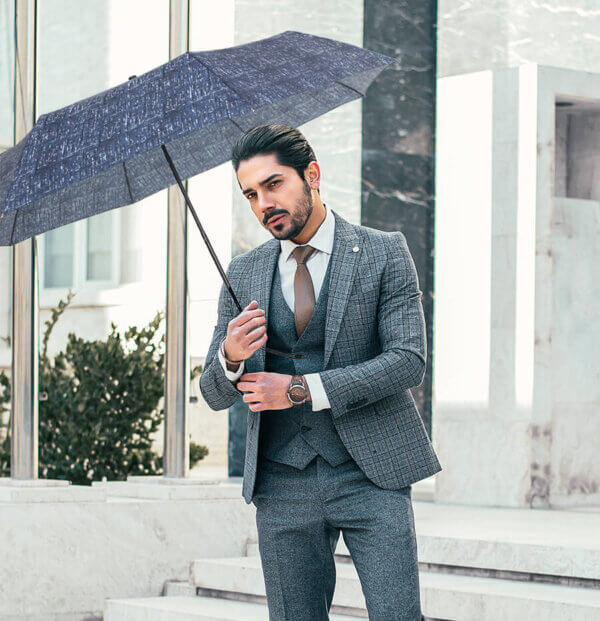 Man holding Tweeds Deluxe Auto Open Folding Umbrella